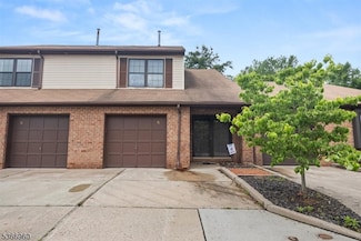 5 Howard Ct, Lebanon, NJ 08833