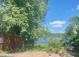 46 Myrtle Ave, Branchville, NJ 07826