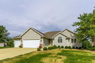 411 Rosebay Ln, Hudson, IA 50643