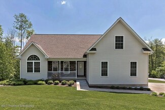 417 Roanoke Ln, Scranton, PA 18504