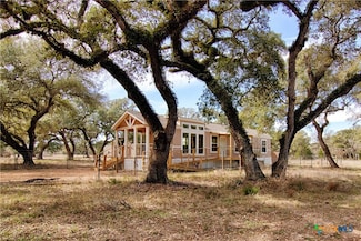 292 Private Road 1053, Hallettsville, TX 77964
