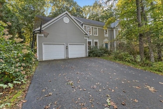 7 Bashaw Dr, Essex Junction, VT 05452