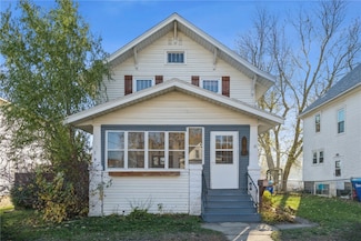 16 5th St NW, Oelwein, IA 50662