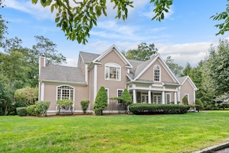 13 Orchard Hill Rd, Norwalk, CT 06851