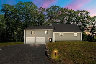 77 Mill St, Hopedale, MA 01747