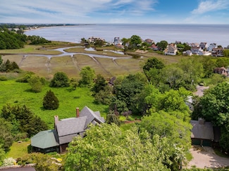 77 E Wharf Rd, Madison, CT 06443