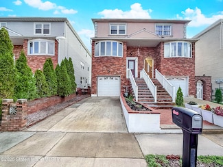 43 Cherrywood Ct, Staten Island, NY 10308