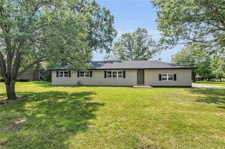 300 E Burdick St, Hamilton, MO 64644