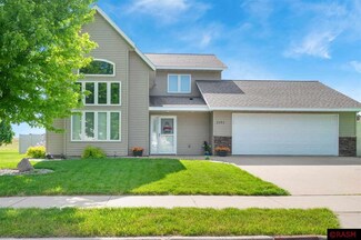 2191 Arlington Ln, North Mankato, MN 56003