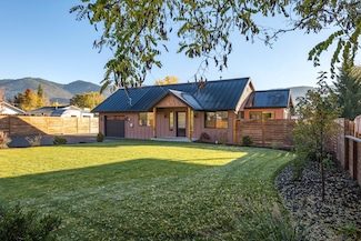 1363 NW Highland Ave, Grants Pass, OR 97526