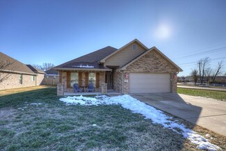 1806 Kent Dr, Webb City, MO 64870