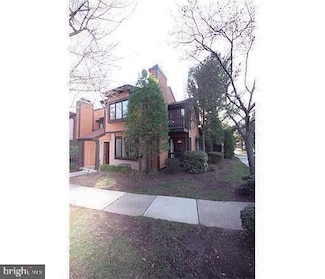 24 Riverbend Dr, North Brunswick, NJ 08902