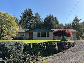 233 E Lakeside Dr, Waldport, OR 97394