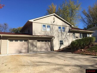 220 Terrace Dr, Mankato, MN 56001