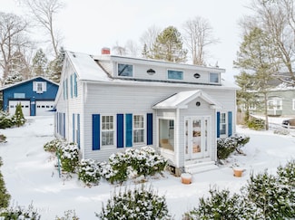 2 Old Niskayuna Rd, Albany, NY 12211
