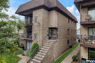 192 W 25th St Unit 2A, Bayonne, NJ 07002