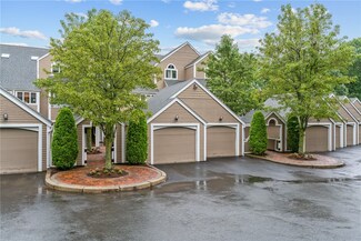 400 Meshanticut Valley Pkwy Unit 14, Cranston, RI 02920