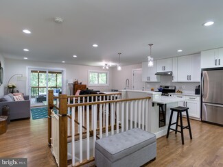 2518 Drexel St, Vienna, VA 22180