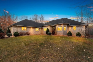 425 Hill Haven Ct, Little Suamico, WI 54141