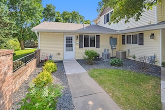 7666 13th St N Unit 1701, Saint Paul, MN 55128