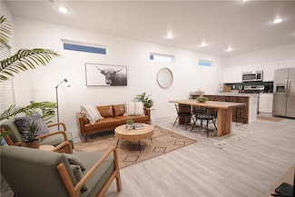 870 Illinois Ave, Centerton, AR 72719