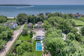 1875 Jackson St, New Suffolk, NY 11956