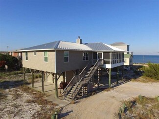 11 Tarpon St, Panacea, FL 32346