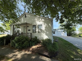 509 511 E Hudson St, Wellsville, MO 63384
