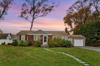 45 Hamden Rd, Cranston, RI 02920