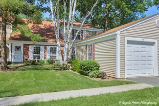 122 Bright Oaks Cir, Cary, IL 60013