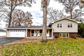 3S575 Marian Cir E, Sugar Grove, IL 60554
