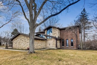 765 Sunrise Rd, Libertyville, IL 60048