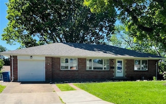 7830 Apple Valley Dr, Saint Louis, MO 63123