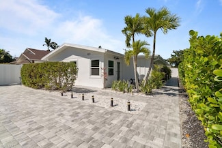 831 102nd Ave N, Naples, FL 34108