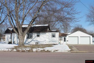504 504 S Center Ave, Madelia, MN 56062
