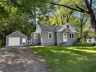 18465 174th Ave, Spring Lake, MI 49456