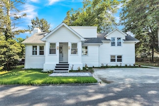 221 Locust Rd, Yorktown Heights, NY 10598