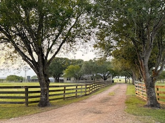 548 County Road 303, Shiner, TX 77984