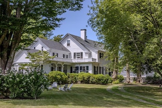 70 Spring St, Vineyard Haven, MA 02568