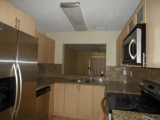 221 Palm Cir E Unit 221, Pembroke Pines, FL 33025