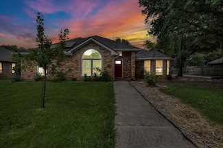 315 Woodlawn St, Krum, TX 76249