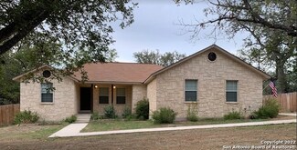 514 Wedgewood Way, Devine, TX 78016