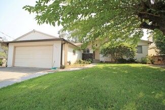 1933 Manchester Dr, Redding, CA 96002