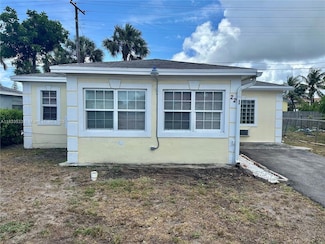 221 W 27th St, Riviera Beach, FL 33404
