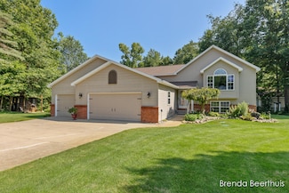 10901 Wildlife Dr, Greenville, MI 48838