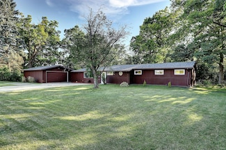 N6539 Peck Station Rd, Elkhorn, WI 53121