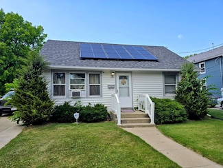 732 Pierce St, Aurora, IL 60505
