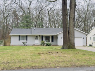14942 Robinwood Ct, Grand Haven, MI 49417