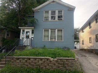 317 S Martin Luther King Junior Ave, Waukegan, IL 60085