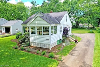 2250 Clearview Ave NW, Warren, OH 44483